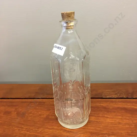 Vintage 1950s Glass Pyrex Baby Bottle (8 oz / 225cc Made in England)